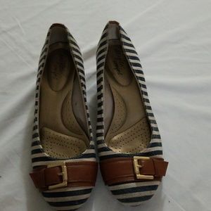 Womens blue/tan loafer flat